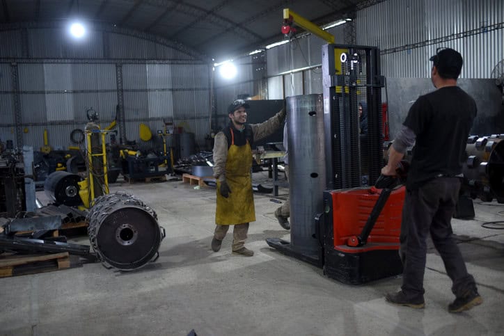 Hombre en metarlúrgica