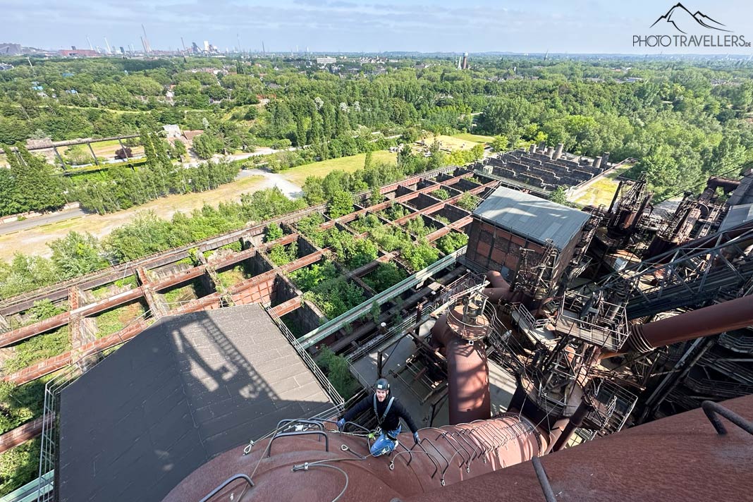 Reiseblogger Florian Westermann im Hochseilgarten im Landschaftspark Duisburg-Nord