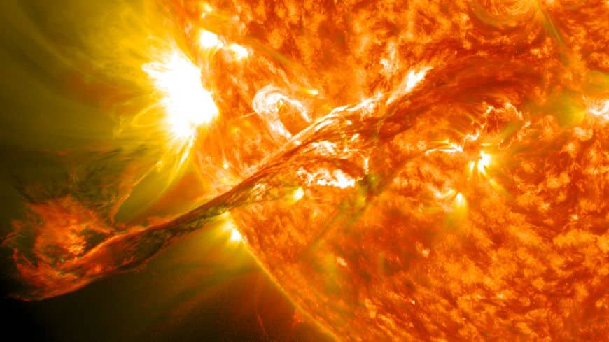 Raumsonden-Daten: Sonnensturm Vorhersage zu ungenau 2 Ein gewaltiger Massenauswurf auf der Sonne im August 2012, der zu einem Sonnensturm führte, der später die Erde gestreift hat. Bild: NASA Goddard Space Flight Center (CC BY 2.0)