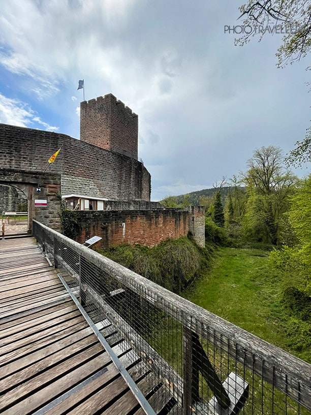 Die Brücke von Burg Landeck