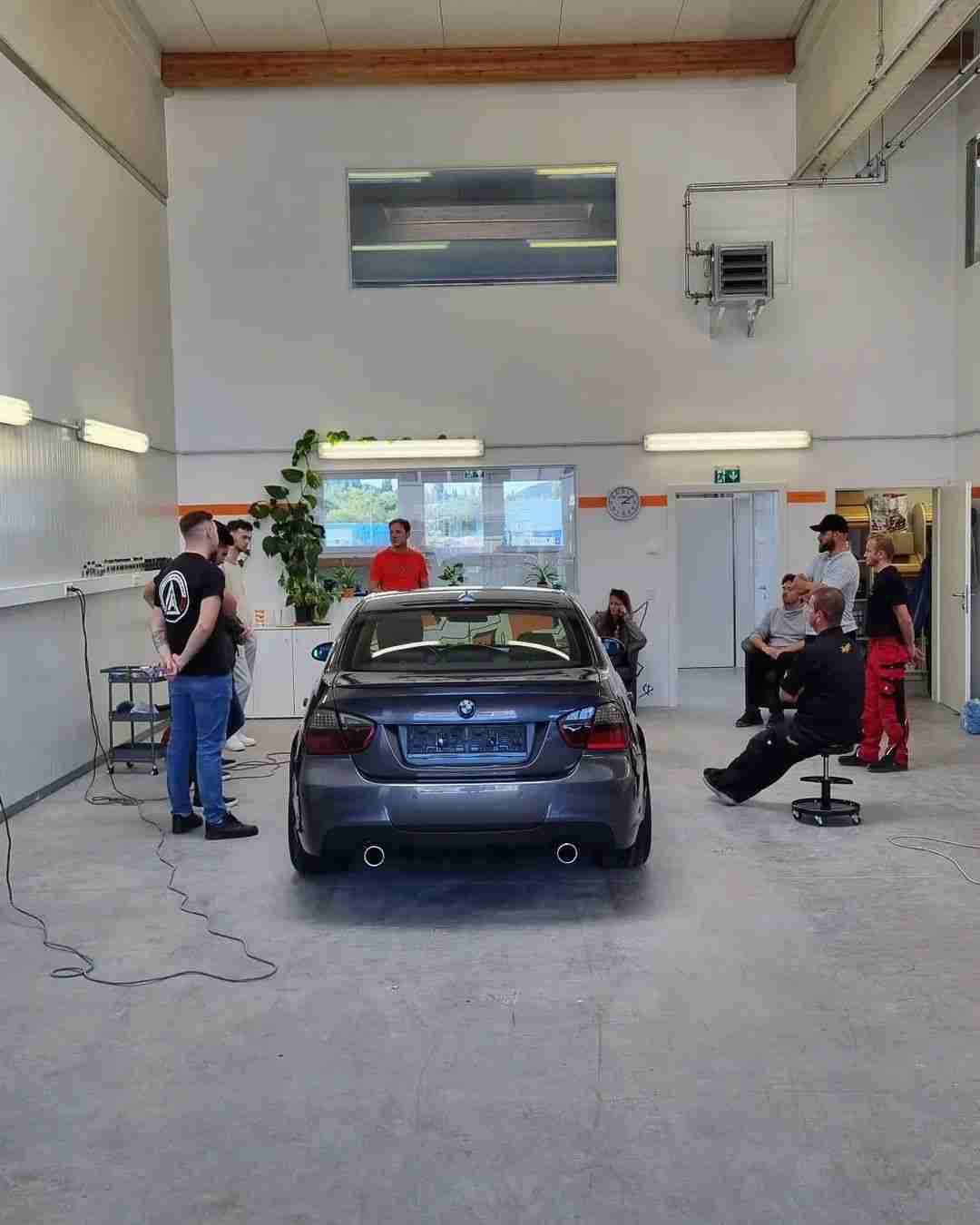 topcar.autopflege_20220322_103757_2.jpg 3. Kurs: WIFI-Kurs Autoaufbereitung – Praxis, Wirtschaft & Gewerbe vereint