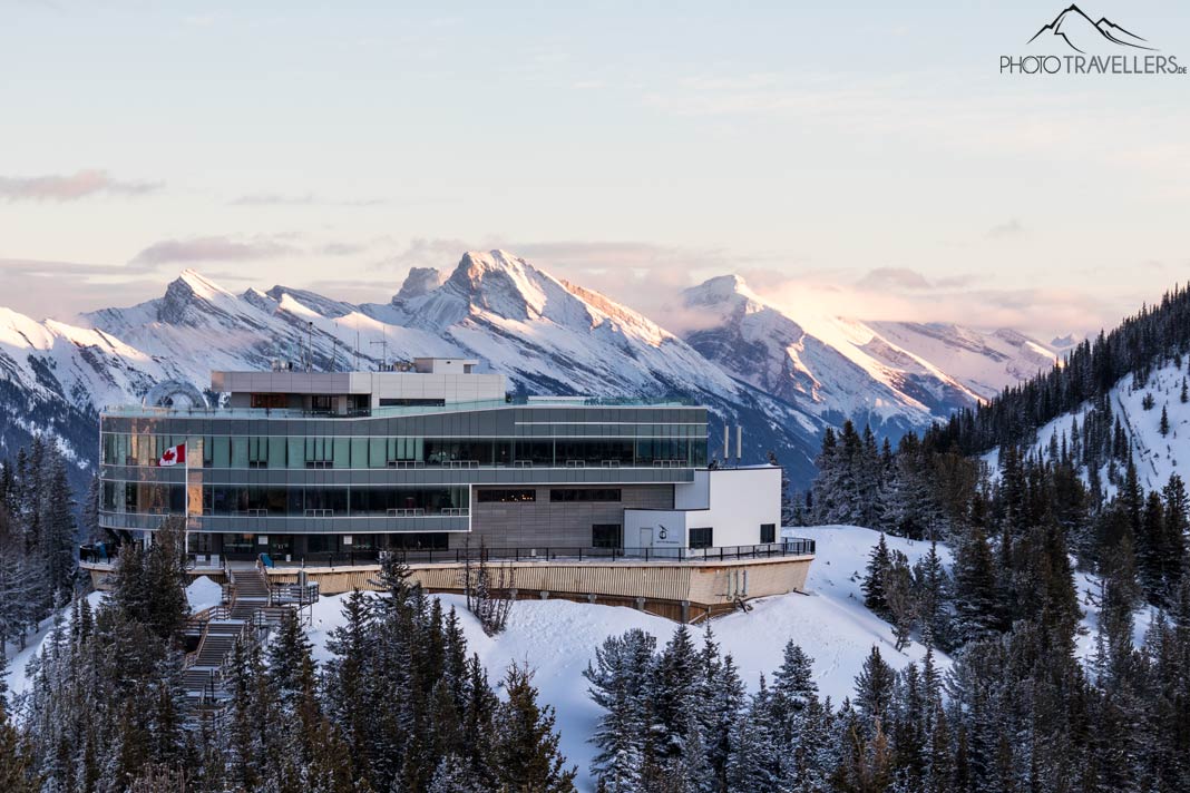 Der Blick auf die Bergstation der Banff Gondola