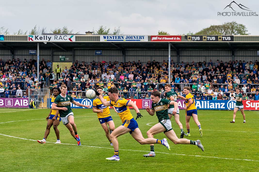 Gaelic Football im Stadion von Ennis