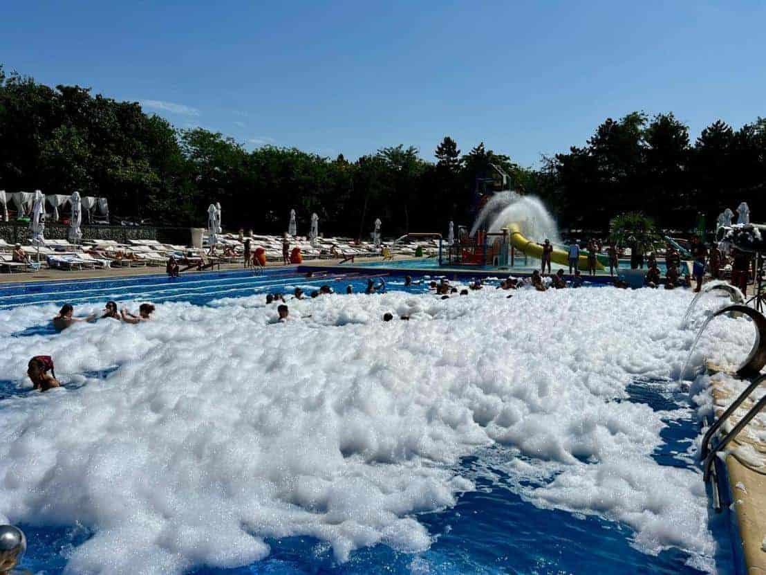PARCURI ACVATICE BUCURESTI Magic Summer Waves spuma