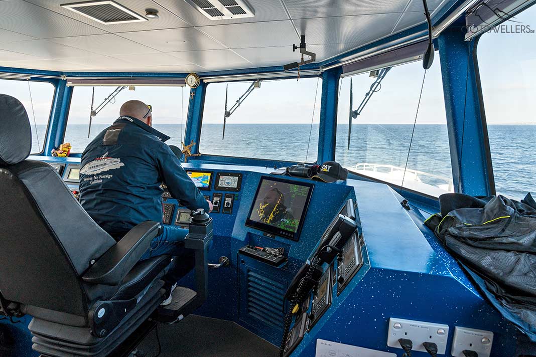 Die Brücke eines Schiffs der Aran Island Ferries