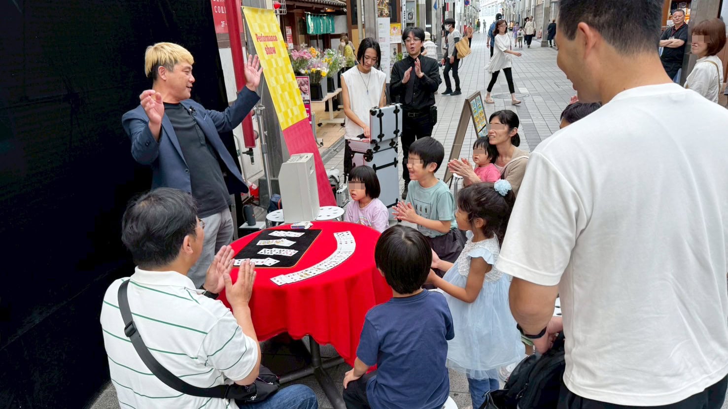 富山市の無料イベントで楽しむ夏休み|まちなかに現れるスゴ技マジックショー 3 1871447bfa44c887efe3b31840ead3e3 - 出張マジックショー