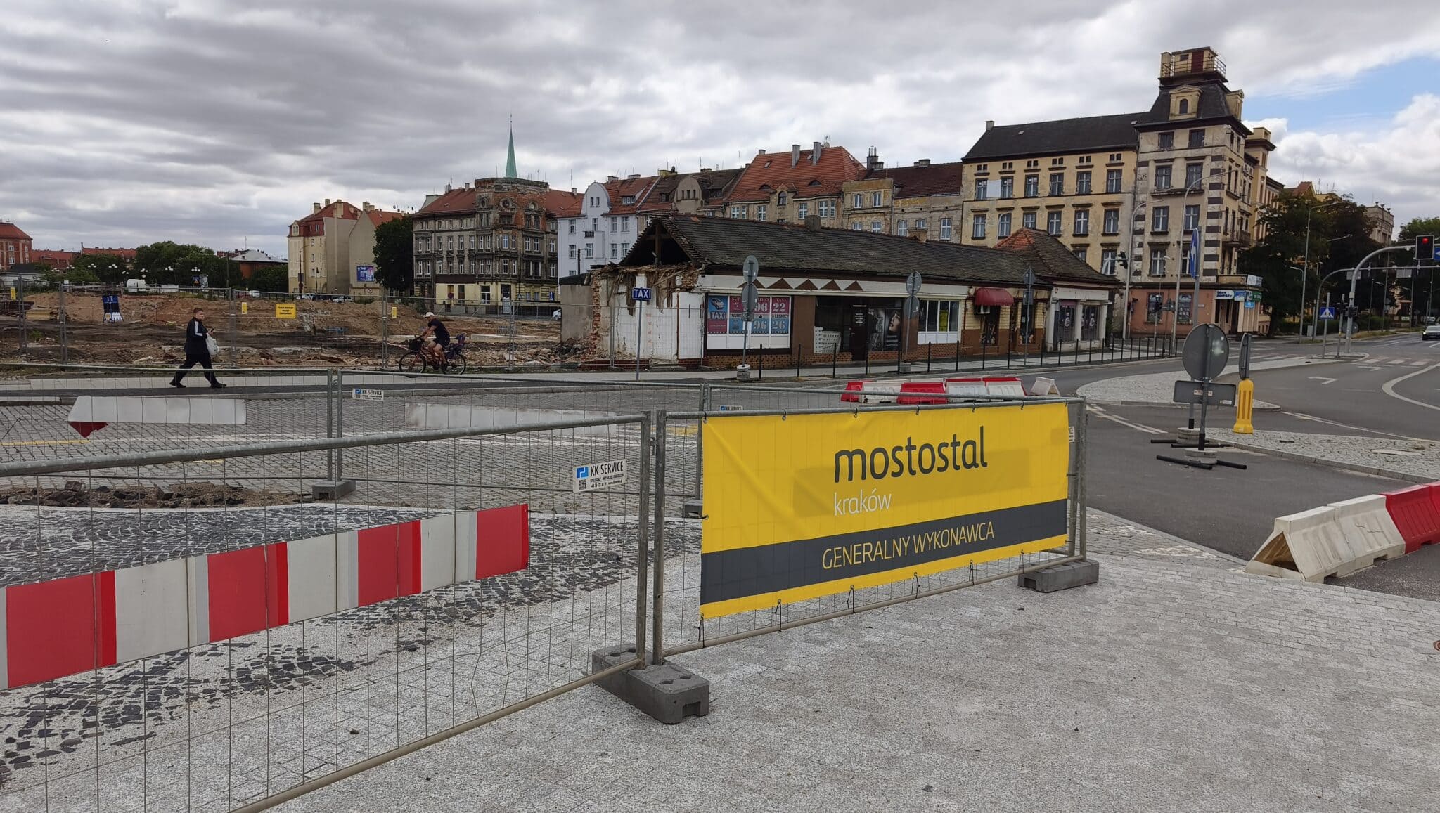 Budowa Centrum Przesiadkowego w Legnicy. Zmiany w ruchu i nowe dojście do dworca Budowa Centrum Przesiadkowego w Legnicy