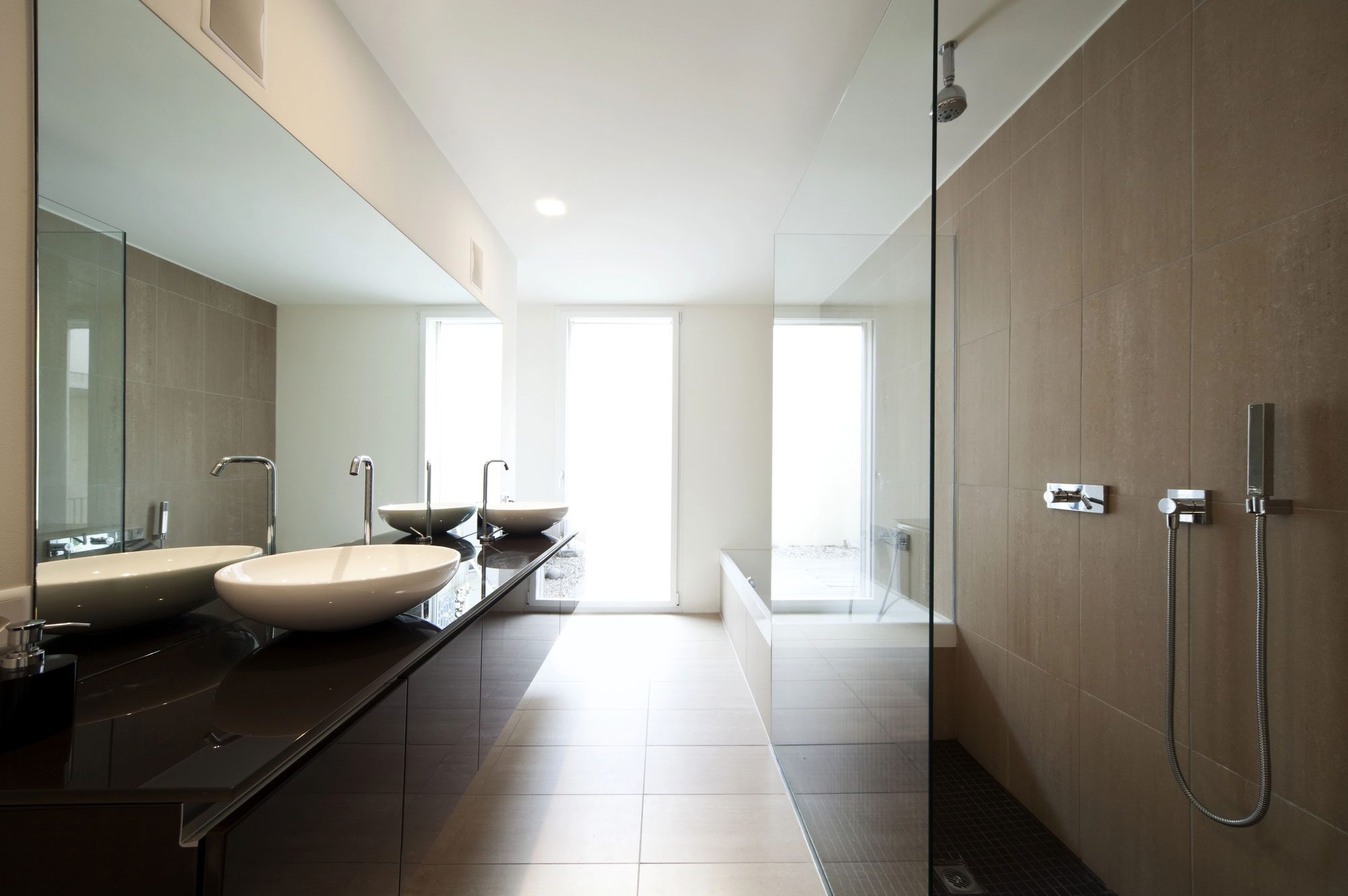 Welche Fliesen fürs Bad? Farben, Formate und Trends 2026 im Überblick badfliesen-2026-greige