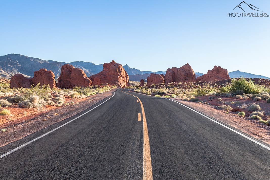 Der Blick auf die Seven Sisters im Valley of Fire, direkt an der Straße gelegen