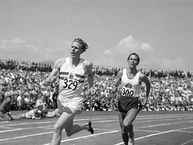 Bannister leading John Landy
