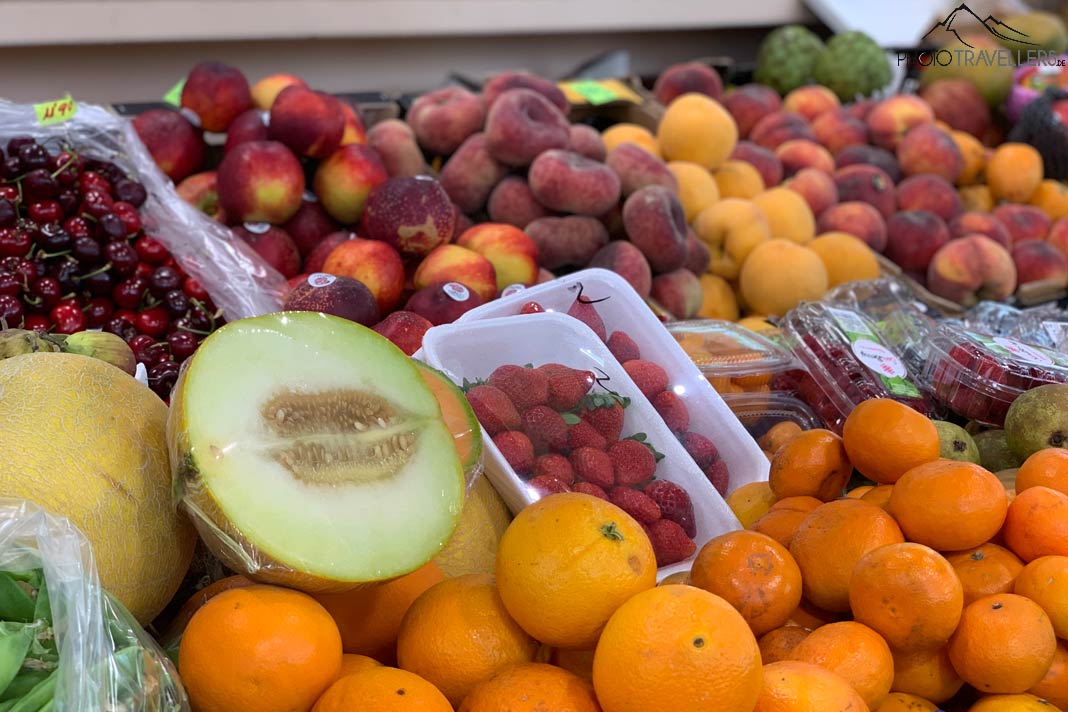 Frisches Obst auf dem alten Markt in Ibiza Stadt