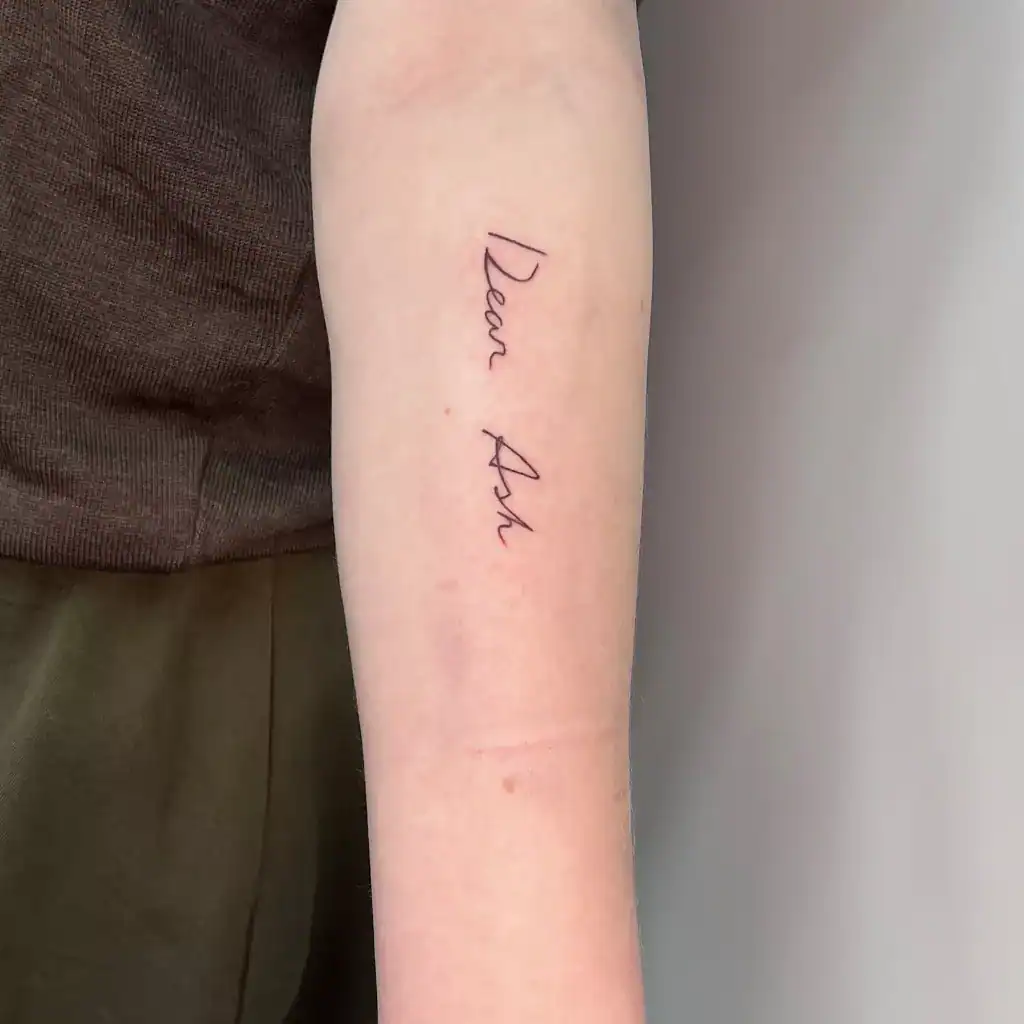 Schrift Tattoo am Unterarm