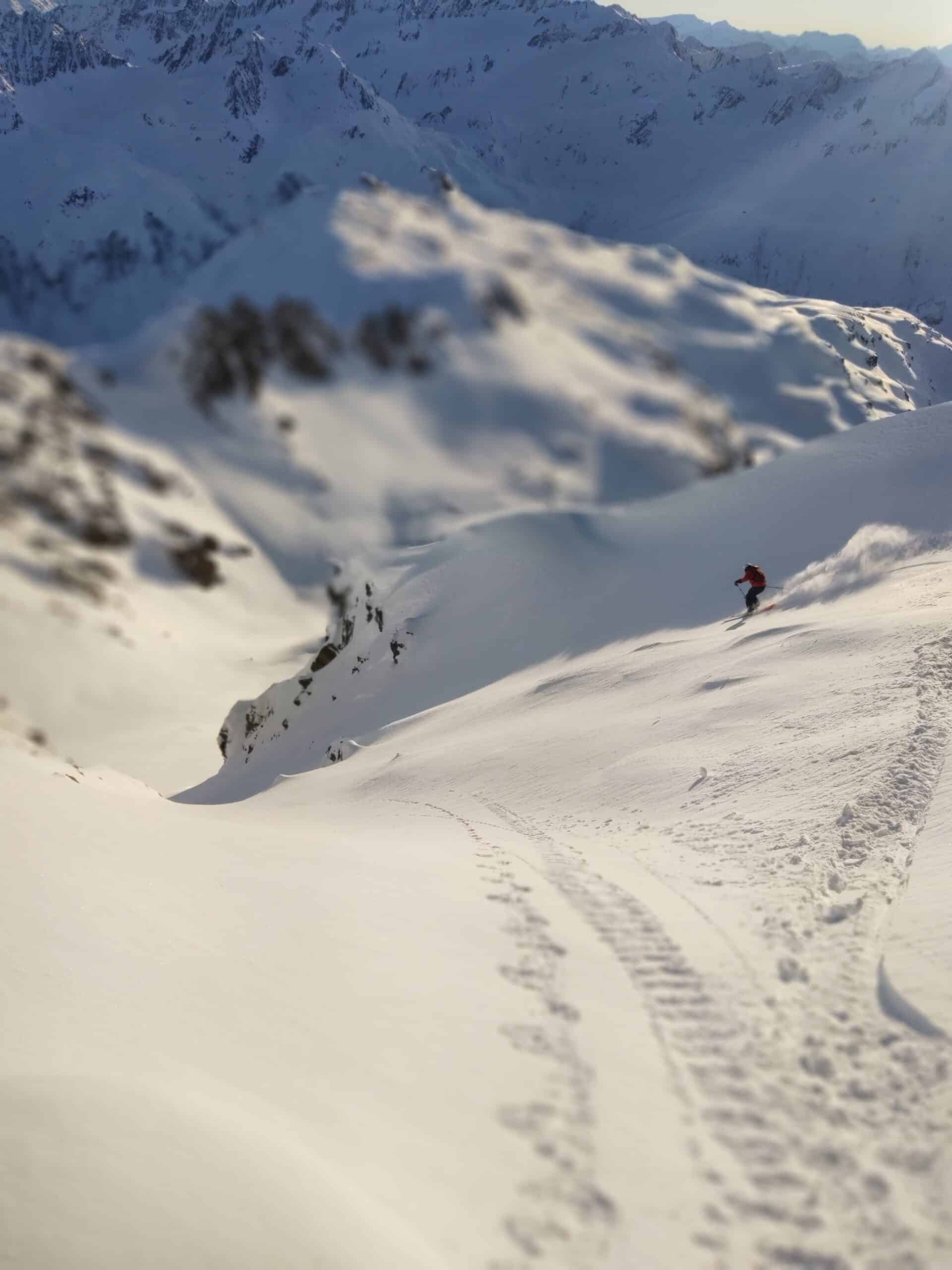 sportliche Ski Abfahrt