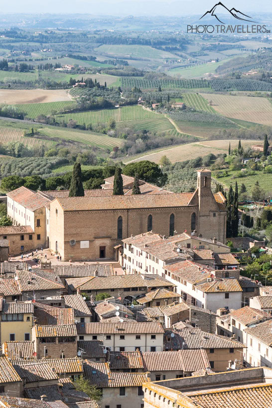 Der Blick auf die Kirche Sant’Agostino in San Gimignano