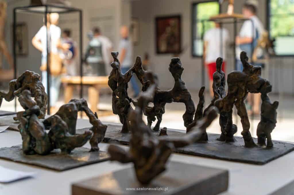 wystawa rzeźby w ćmielowie