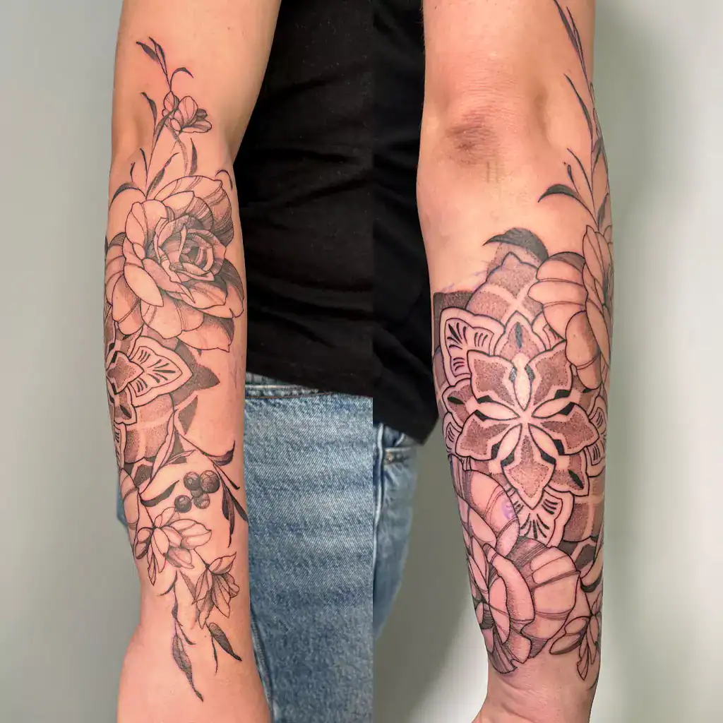 Fineline Mandala Tattoo mit Pfingstrosen