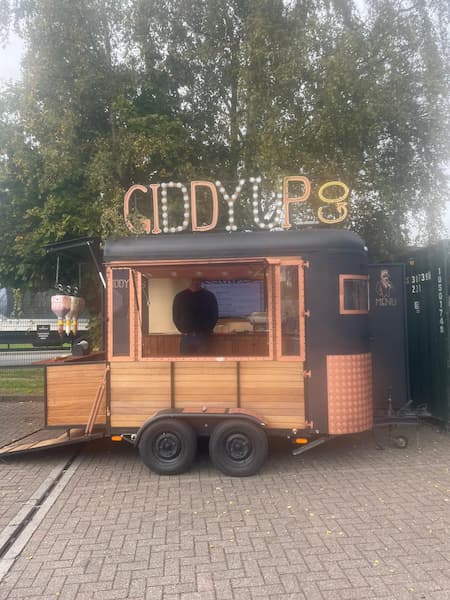 Stunning Horsebox Food Truck Hire Stunning Horsebox Food Truck Hire