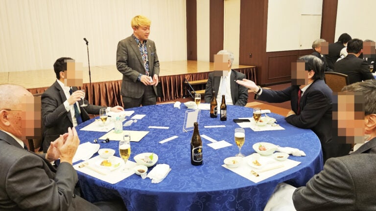 福井県 出張マジックショーをあなたの街で | 交通費・宿泊費を抑えて出演可能、近隣在住のプロマジシャン情報 9 テーブルマジック