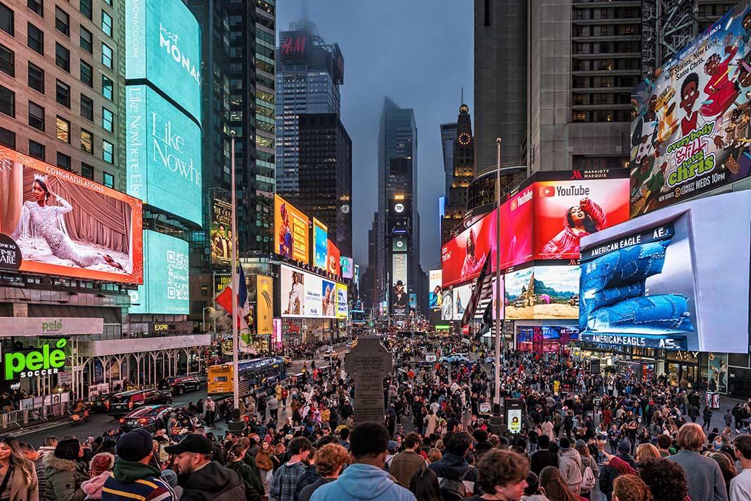 Der Blick über den Times Square am Abend