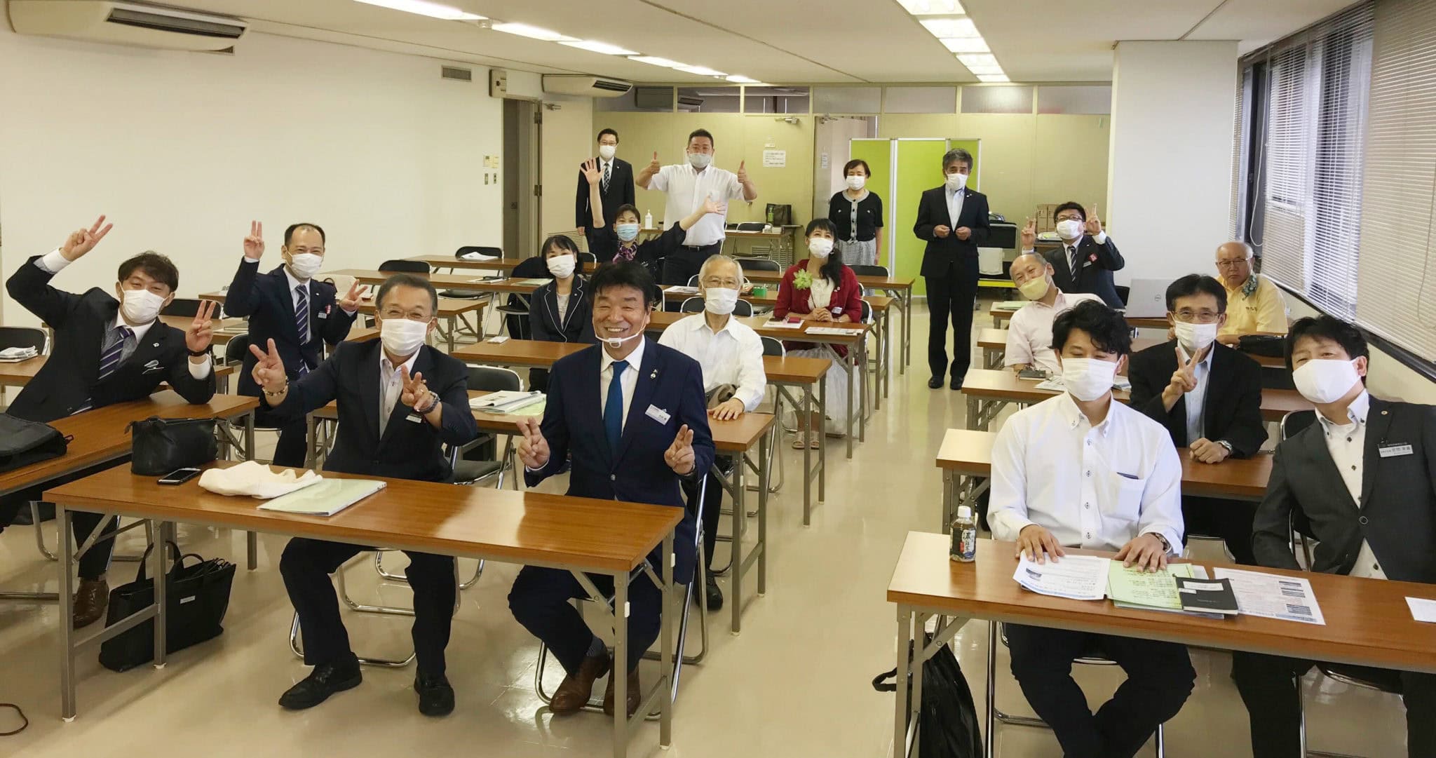 毎週水曜日は高岡市倫理法人会経営者モーニングセミナーから。「この平凡な道を、みずからいかに歩み、いかにその内容を高め、深めてゆくか。そこに未来の進歩がある。実行すれば進歩、実行しなければ退歩である。やるか、やらないか、である。」 1 ios - 出張マジックショー