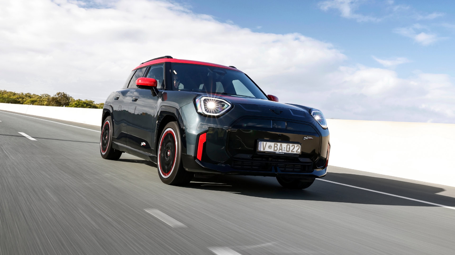 MINI ALL-ELECTRIC JCW ACEMAN 2025 REVIEW