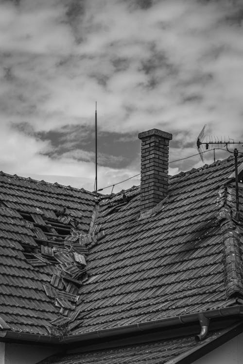 Featured image for “15 Urgent Roof Issues to Fix Before The Next Florida Storm”