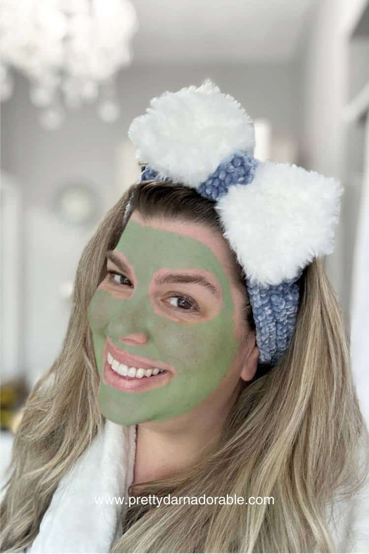 lady wearing crochet spa headband with white fur bow