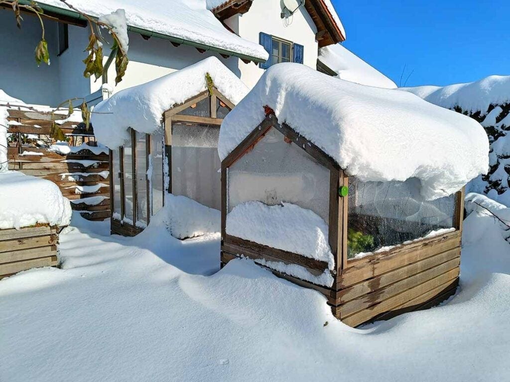 Hochbeet mit Aufsatz im Winter