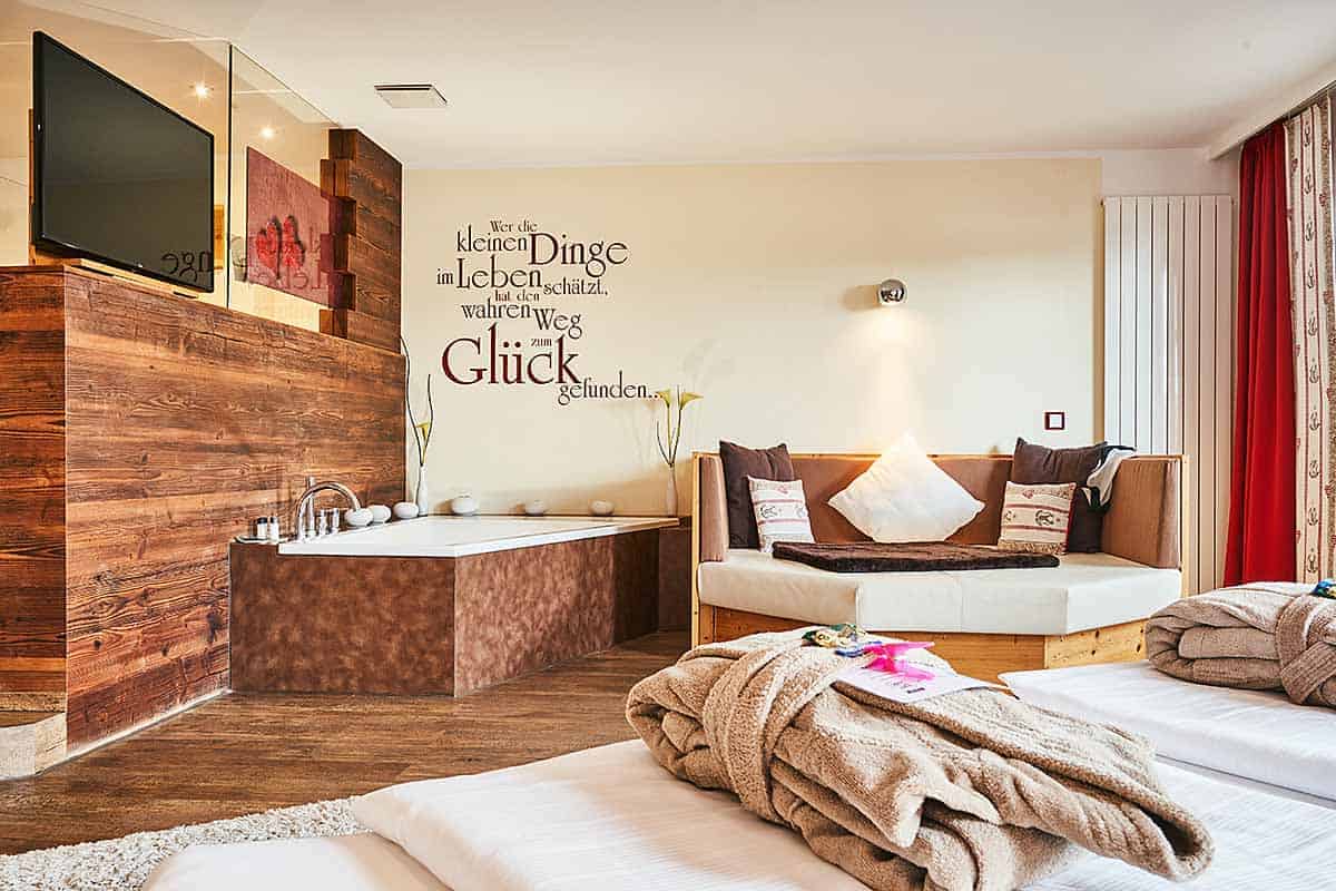 Die Juniorsuite Herzblut mit Partnerbadewanne