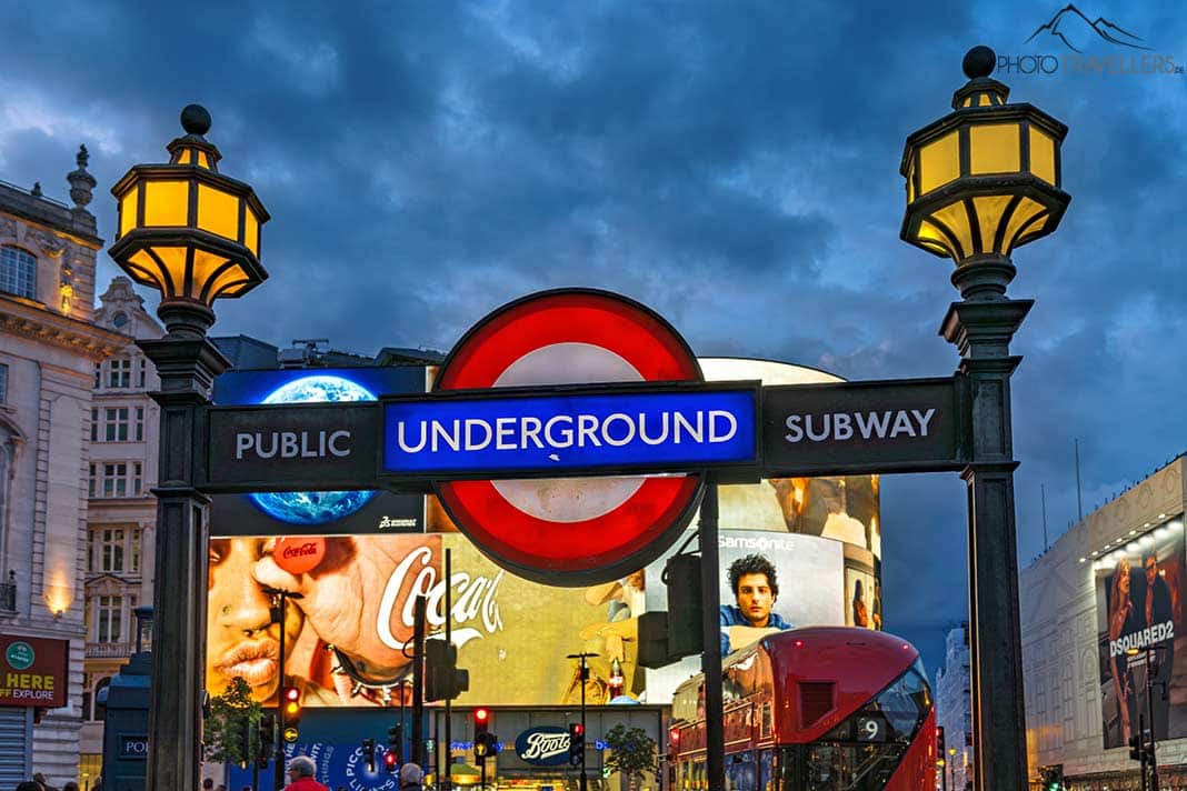 Piccadilly Circus am Abend, London