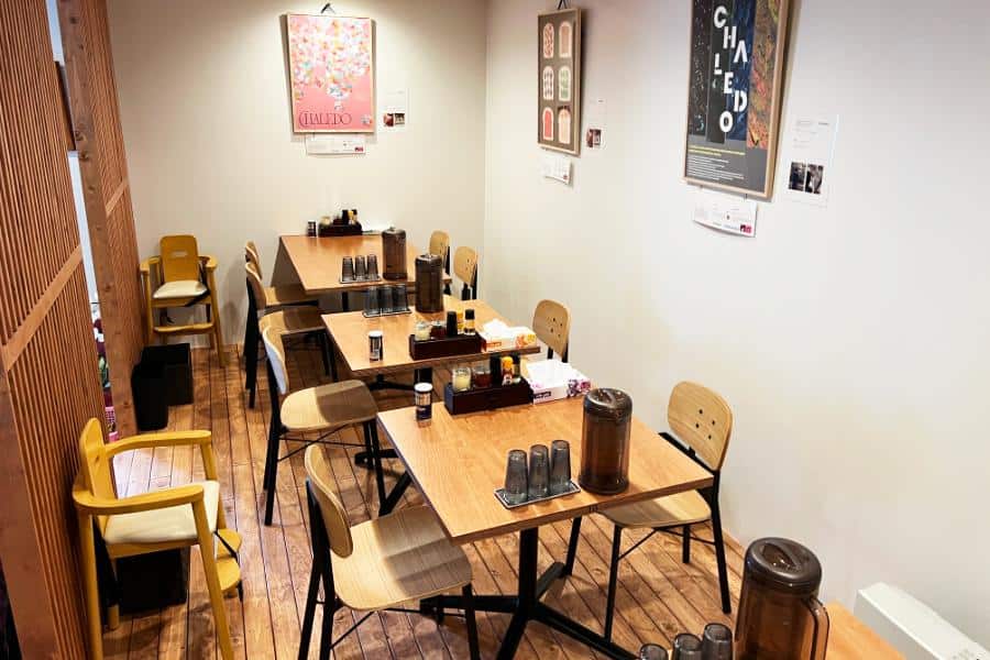 らーめん堂 仙台っ子 愛子店 内観3(テーブル席:4席×2卓、2席×2卓)