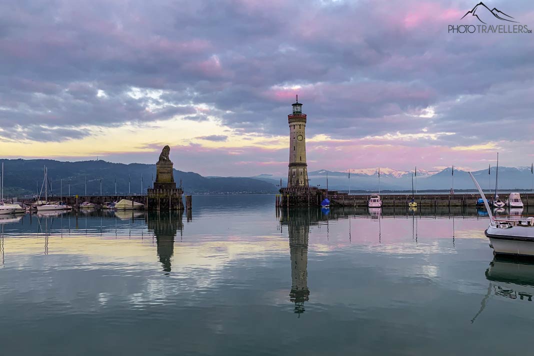 Der Hafen von Lindau bei Sonnenuntergang
