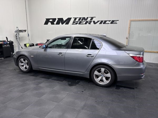 RM tintservice sittard ramen blinderen autoruiten tinten bmw 5 serie (Web)
