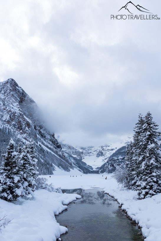 Blick auf den winterlichen Lake Louise
