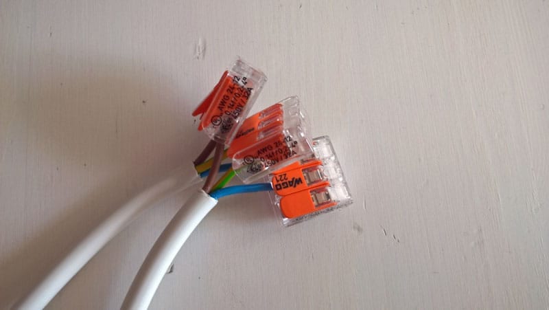 Verkabelte Wago-Klemmen