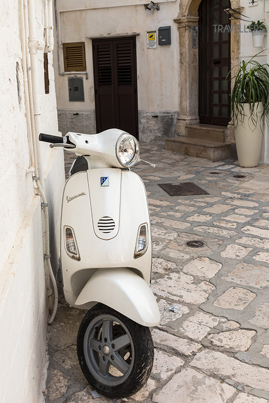 Die Vespa vorm Haus