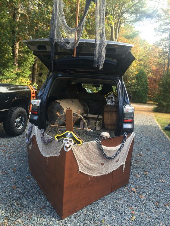 Pirate Ship Boot Trunk or Treat idea