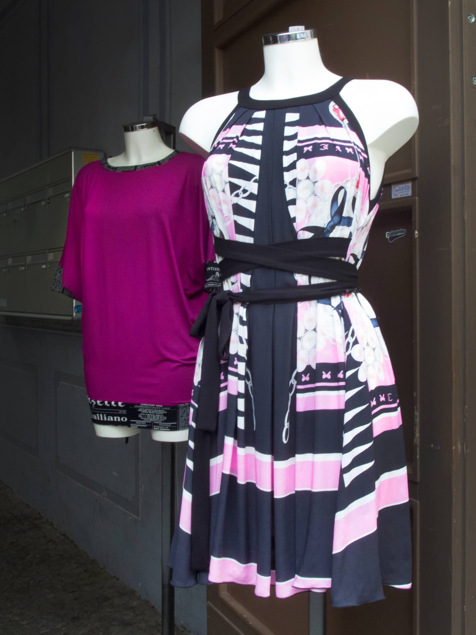 Moni Novy Berlin Sommerkleid pink schwarz Moni Novy Berlin Sommerkleid pink schwarz