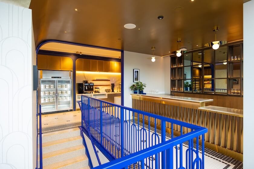 JetBlue Opens Its First Lounge — “BlueHouse” at JFK T5 (Dec 18, 2025) 3 BlueHouse Second Floor Landing Bar 1