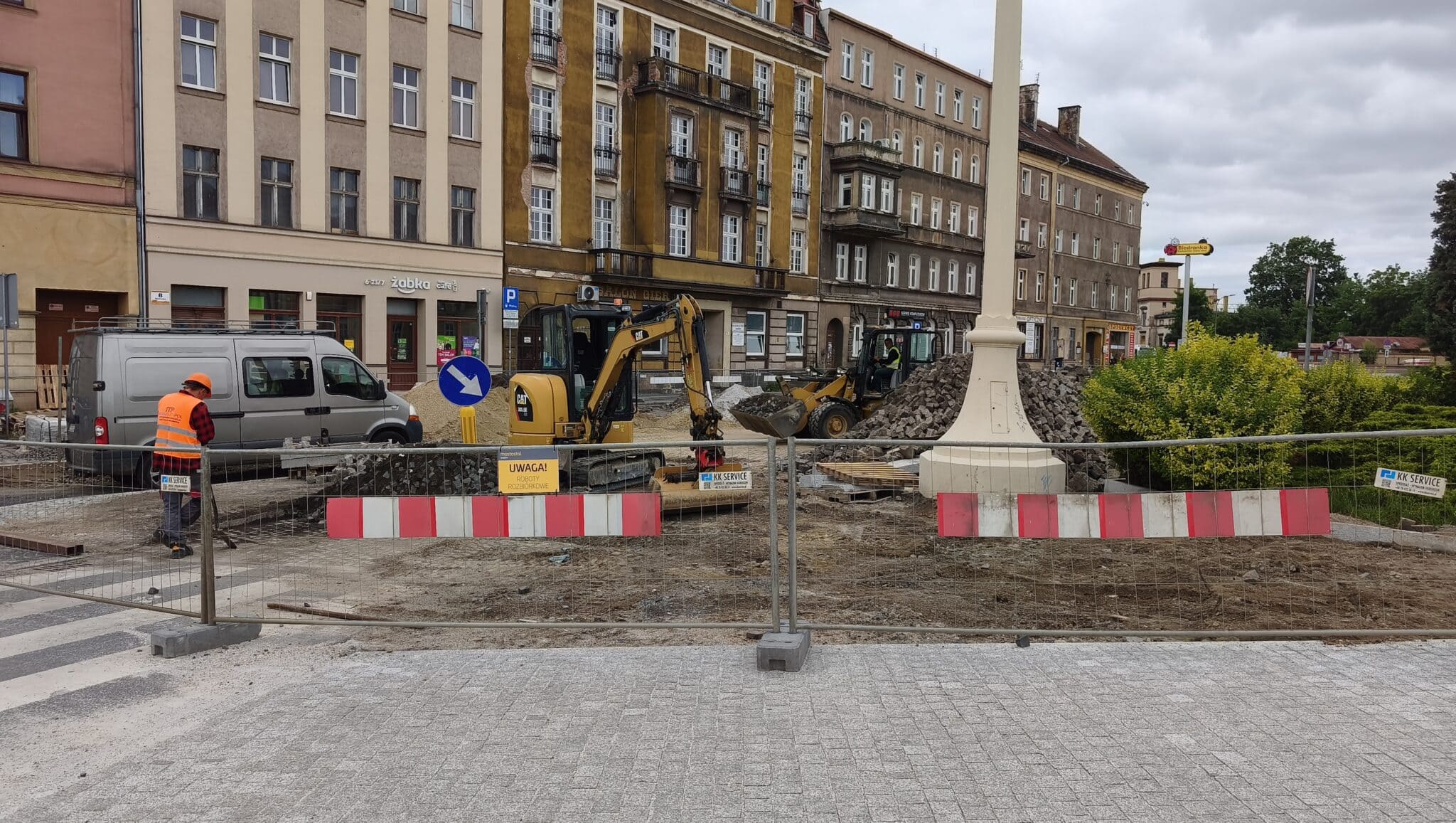 Budowa Centrum Przesiadkowego w Legnicy. Zmiany w ruchu i nowe dojście do dworca Budowa Centrum Przesiadkowego w Legnicy