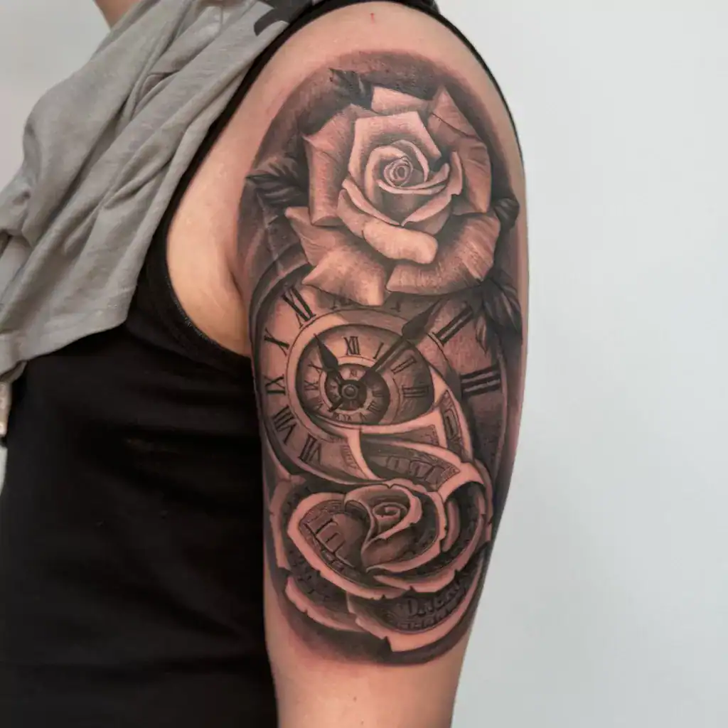 Perica Tätowierer Realistisches Rosen Uhr Armtattoo - München
