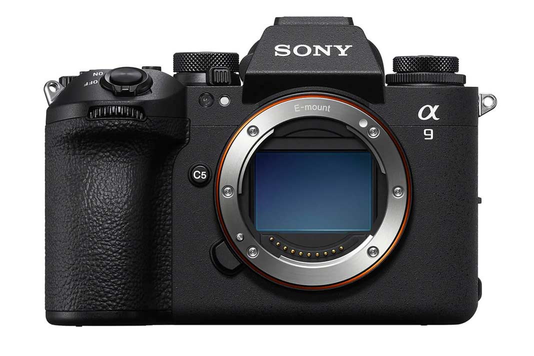 Die Sony Alpha 9 III mit Blick auf den Sensor