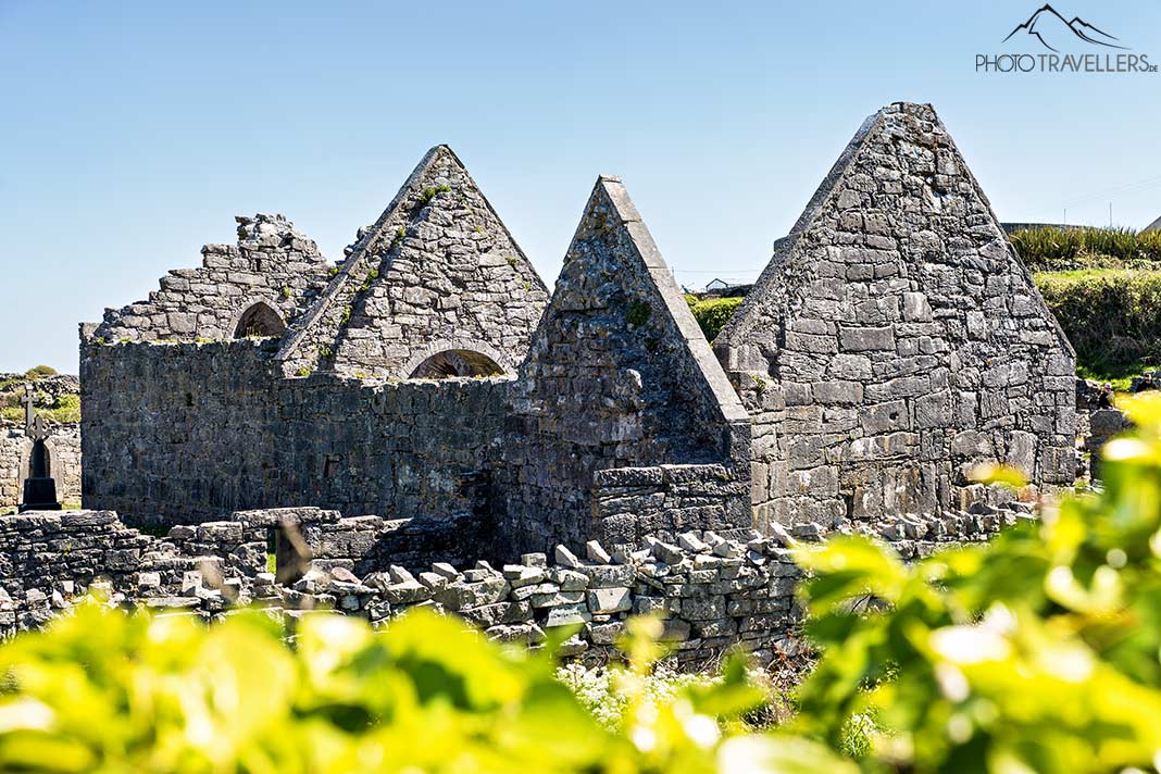 Eine Kirchenruine der Seven Churches auf Inishmore