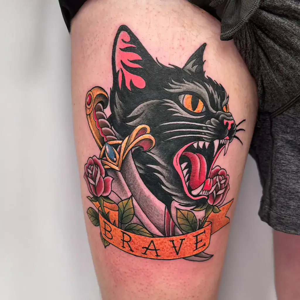 Perica Tätowierer Neotraditional Katzen Tattoo mit Messer - München