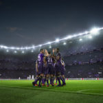 Victoire d'une équipe de football sur un stade éclairé la nuit, joueurs en train de célébrer ensemble, ambiance intense et passionnée, compétition sportive dans un grand stade moderne, logo Bundesliga visible.