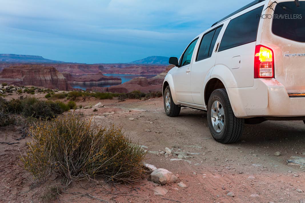 Ein Nissan Pathfinder am Alstrom Point