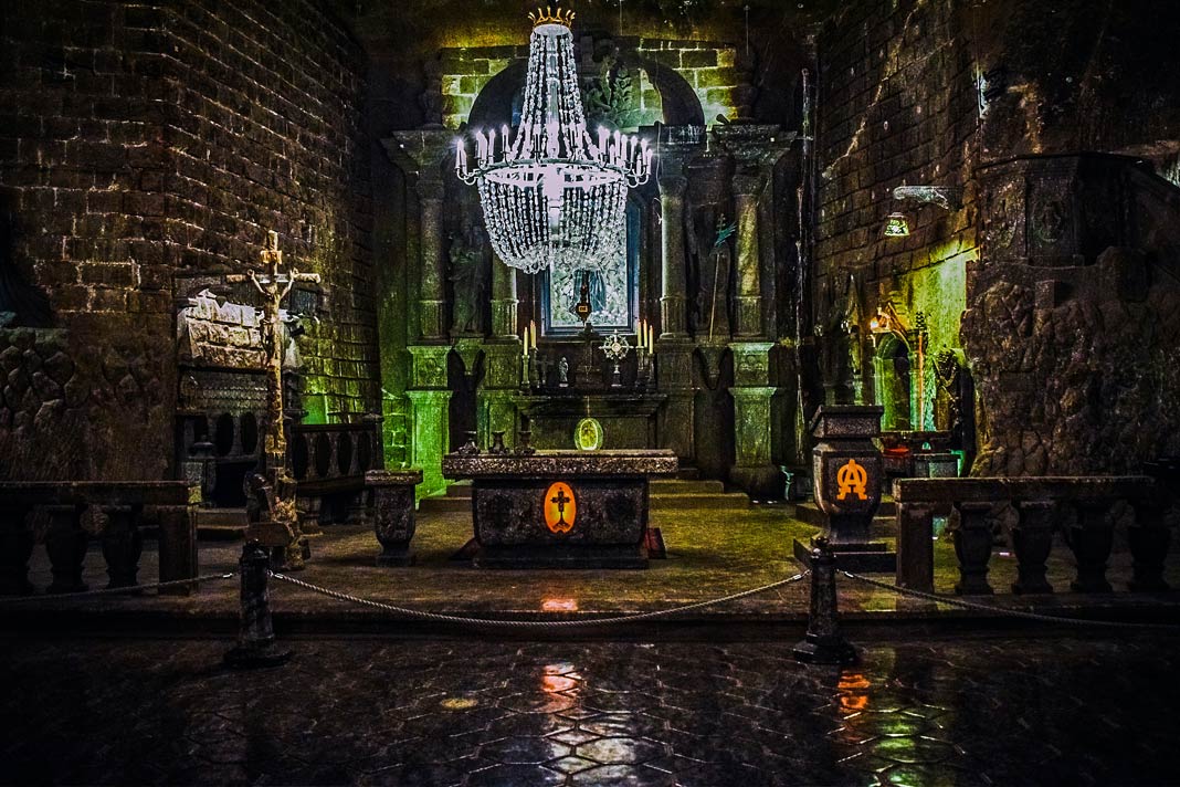 Der bekannte Raum im Salzbergwerk Wieliczka