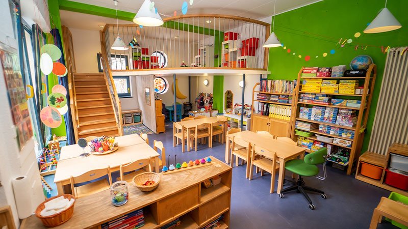 Dieses Bild zeigt einen Raum des Kindergartens von innen