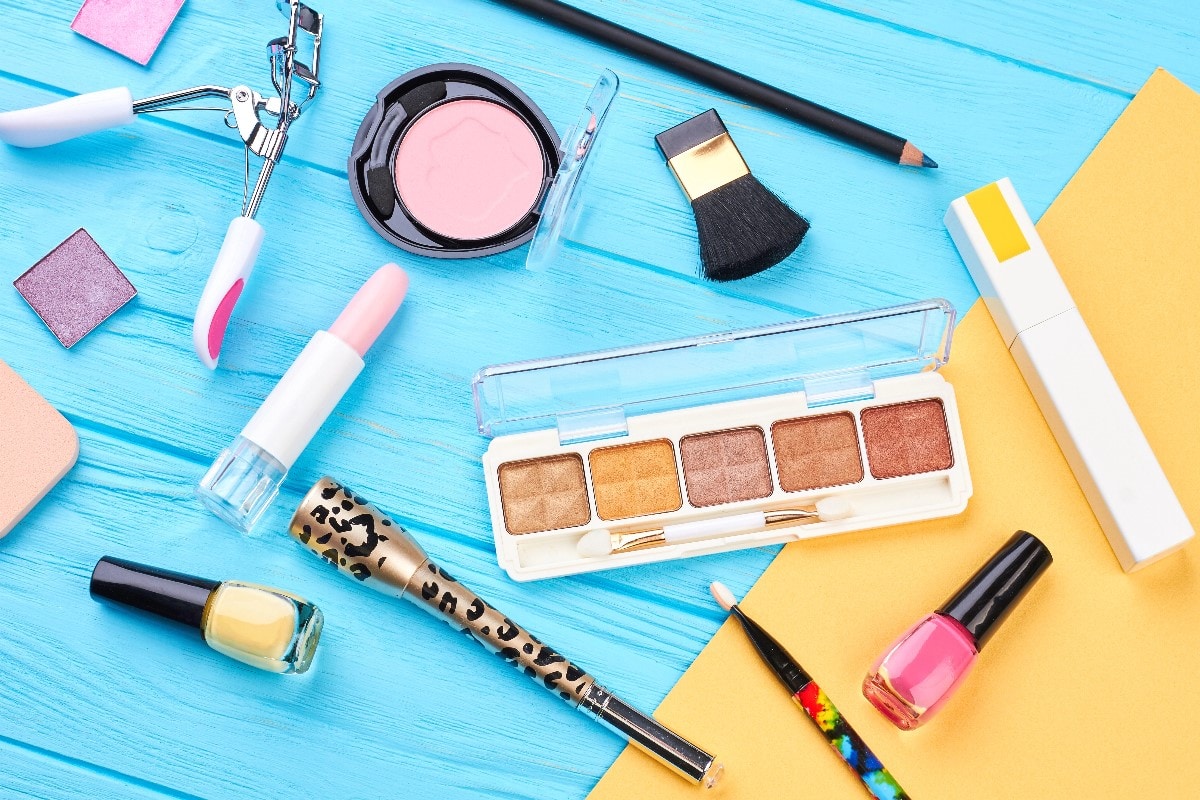 how to pack makeup for travel