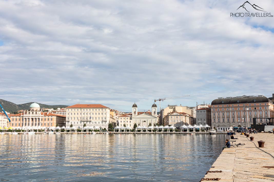 Blick von der Molo Audace auf Triest